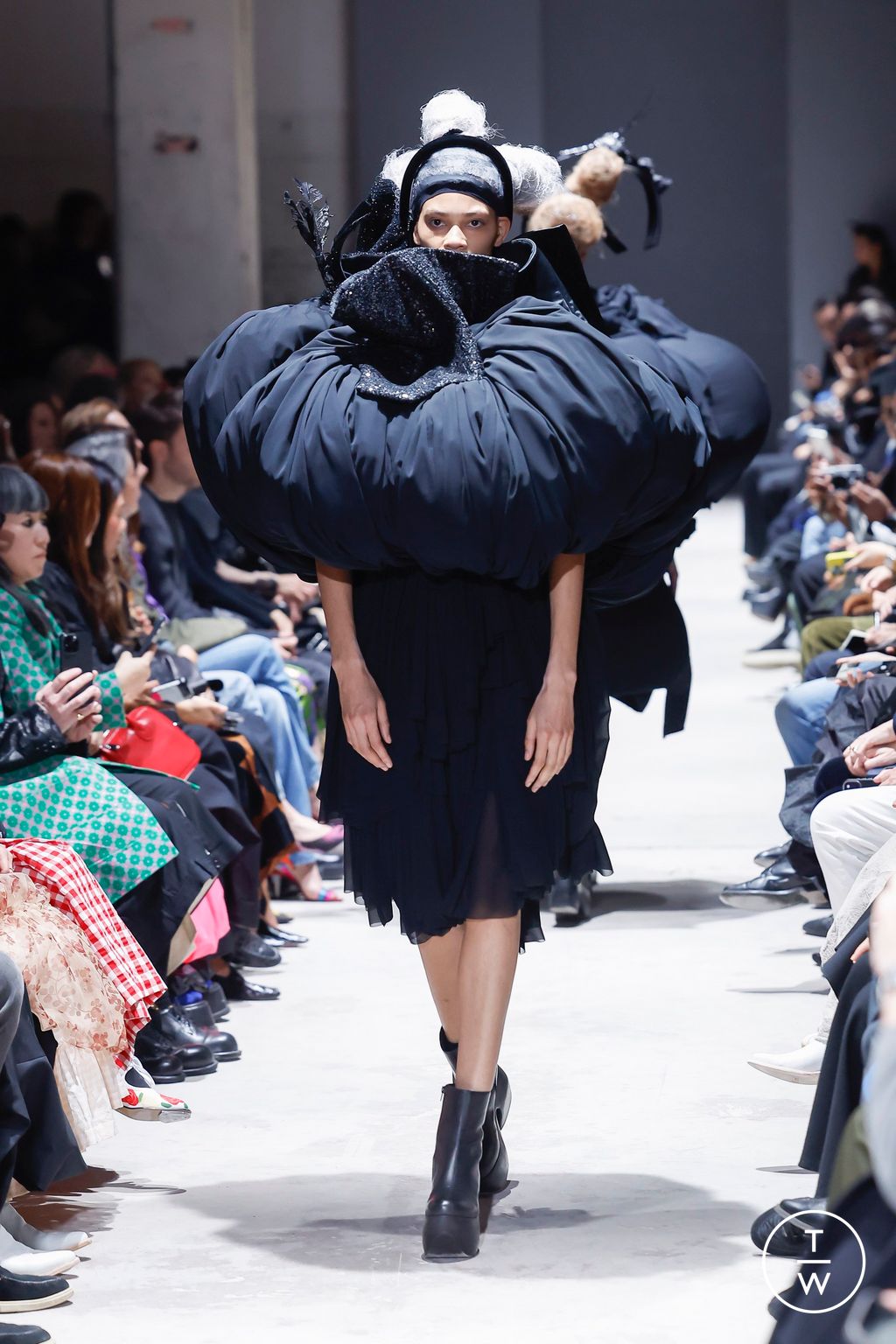 Fashion Week Paris Fall/Winter 2026 look 15 from the Comme des Garçons collection womenswear