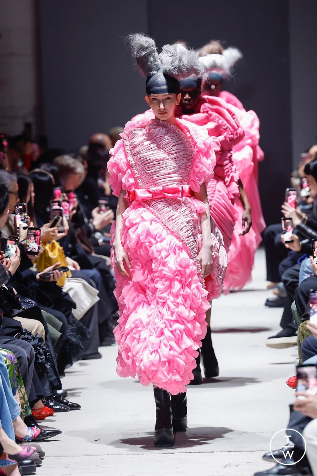 Fashion Week Paris Fall/Winter 2026 look 16 from the Comme des Garçons collection womenswear