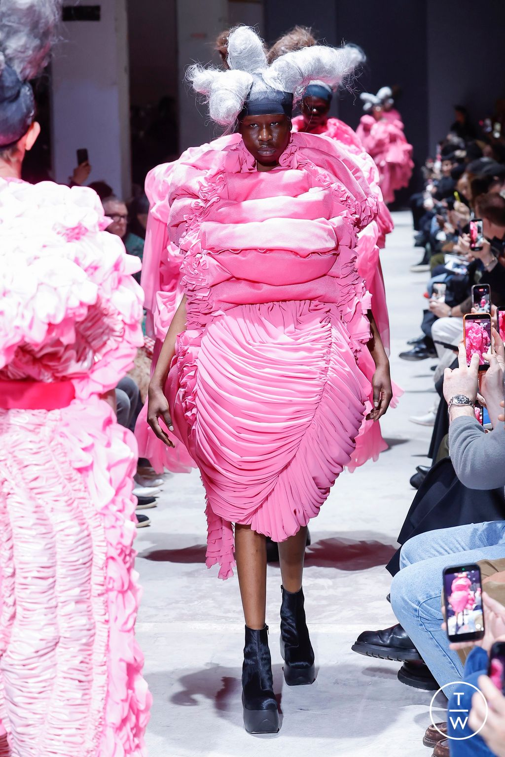 Fashion Week Paris Fall/Winter 2026 look 17 from the Comme des Garçons collection 女装