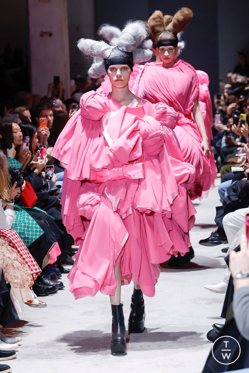 Fashion Week Paris Fall/Winter 2026 look 18 from the Comme des Garçons collection womenswear