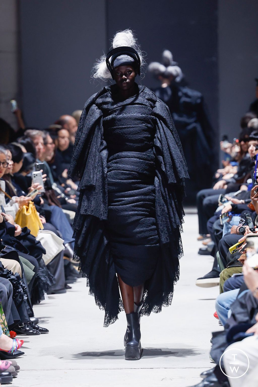 Fashion Week Paris Fall/Winter 2026 look 20 from the Comme des Garçons collection womenswear