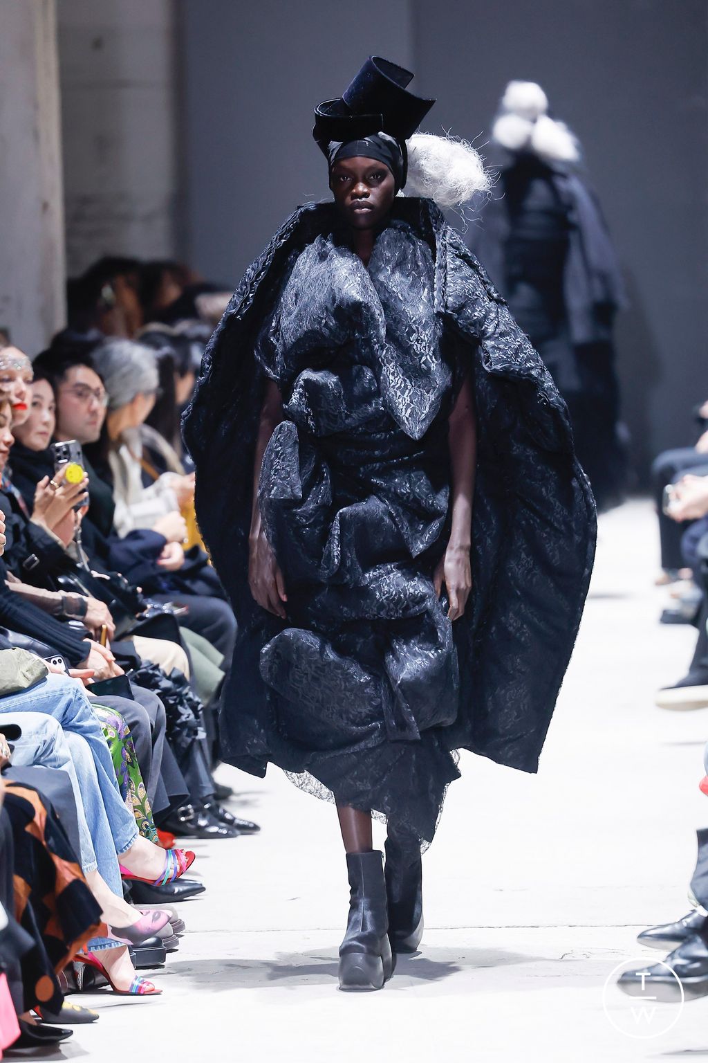Fashion Week Paris Fall/Winter 2026 look 21 from the Comme des Garçons collection womenswear