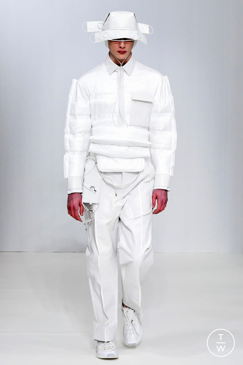 Fashion Week Paris Fall/Winter 2020 look 1 de la collection Craig Green menswear