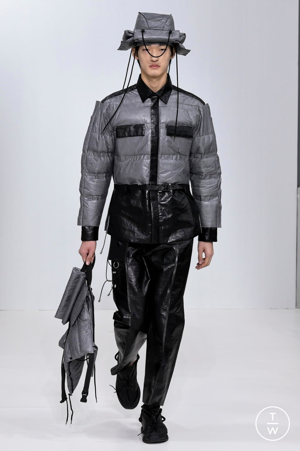 Fashion Week Paris Fall/Winter 2020 look 5 from the Craig Green collection menswear