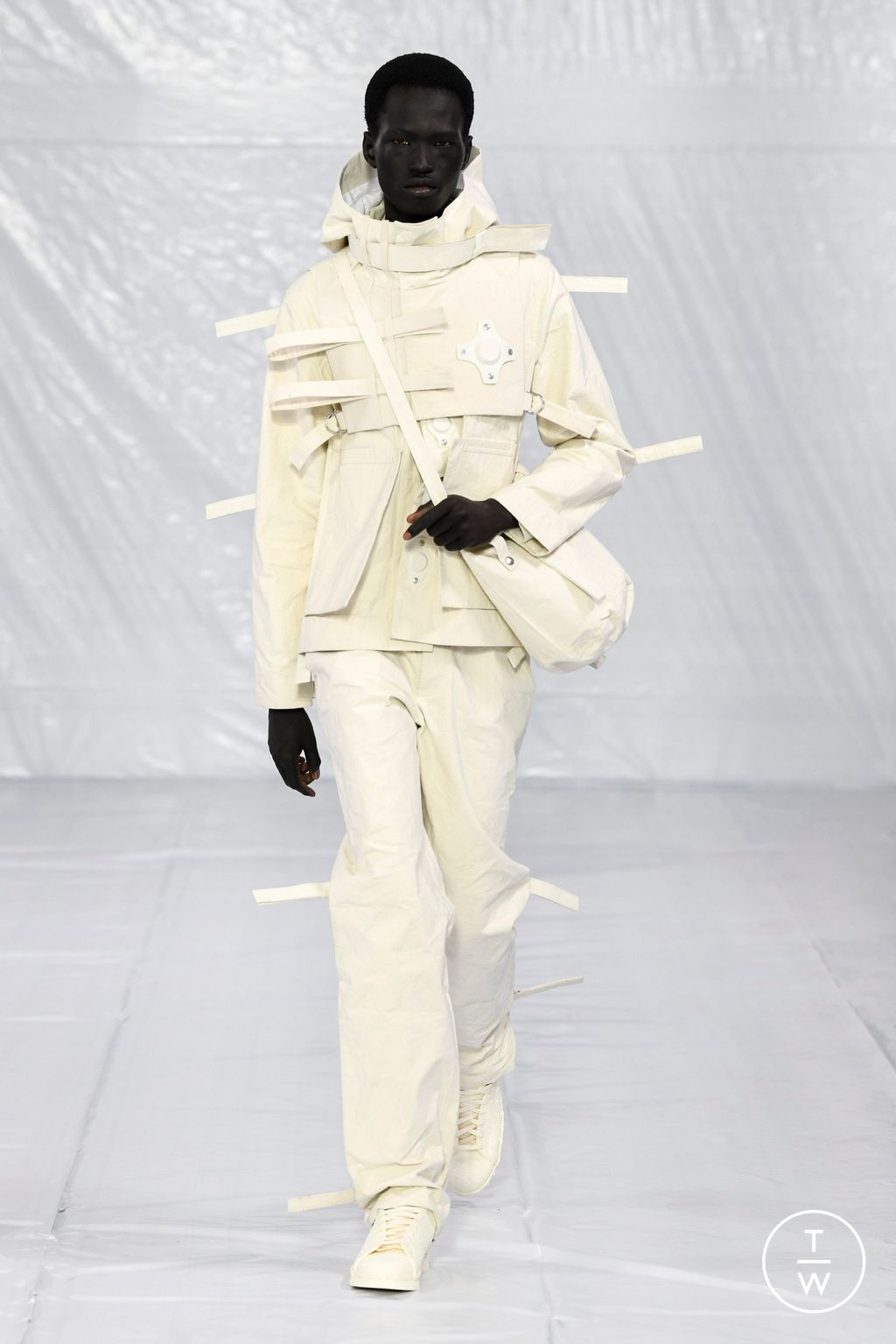 Fashion Week Paris Spring/Summer 2023 look 21 from the Craig Green collection menswear