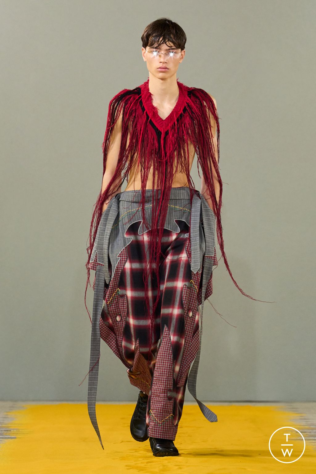 Fashion Week Paris Spring/Summer 2026 look 10 from the Craig Green collection menswear