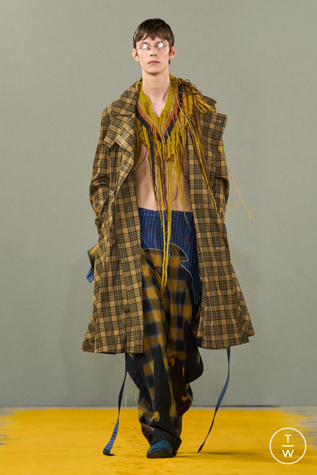 Fashion Week Paris Spring/Summer 2026 look 11 from the Craig Green collection menswear