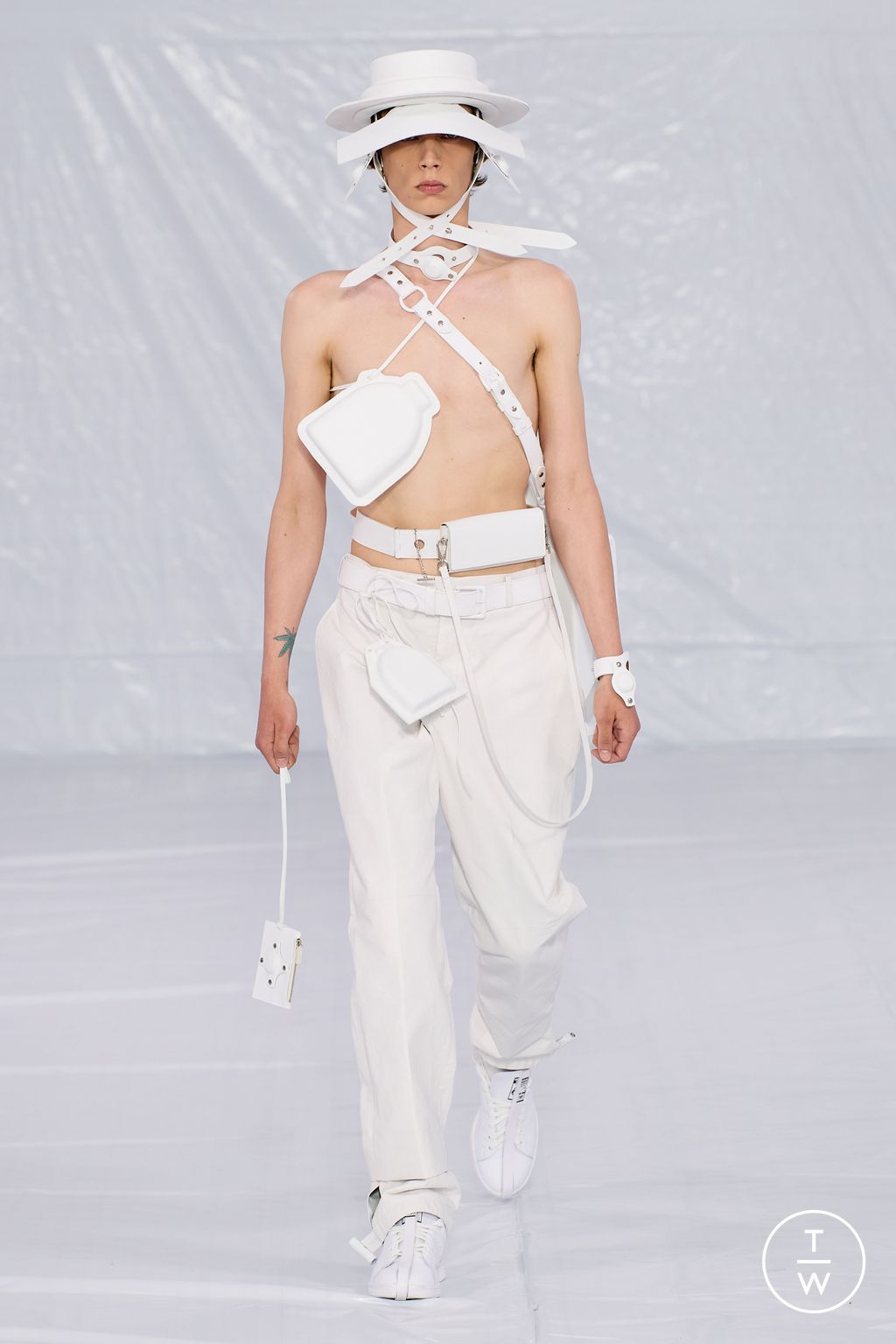 Fashion Week Paris Spring/Summer 2023 look 2 de la collection Craig Green menswear