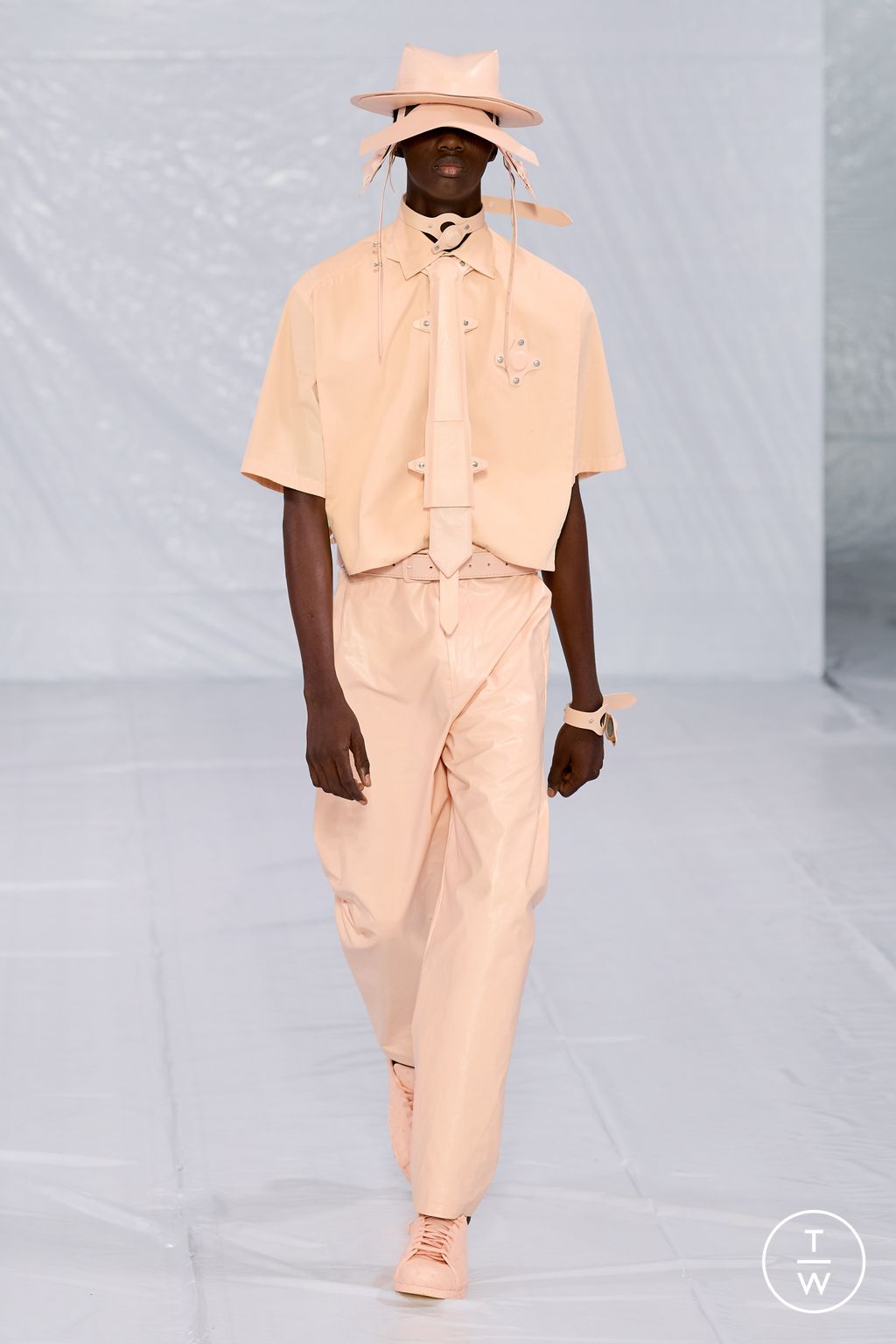 Fashion Week Paris Spring/Summer 2023 look 6 de la collection Craig Green menswear