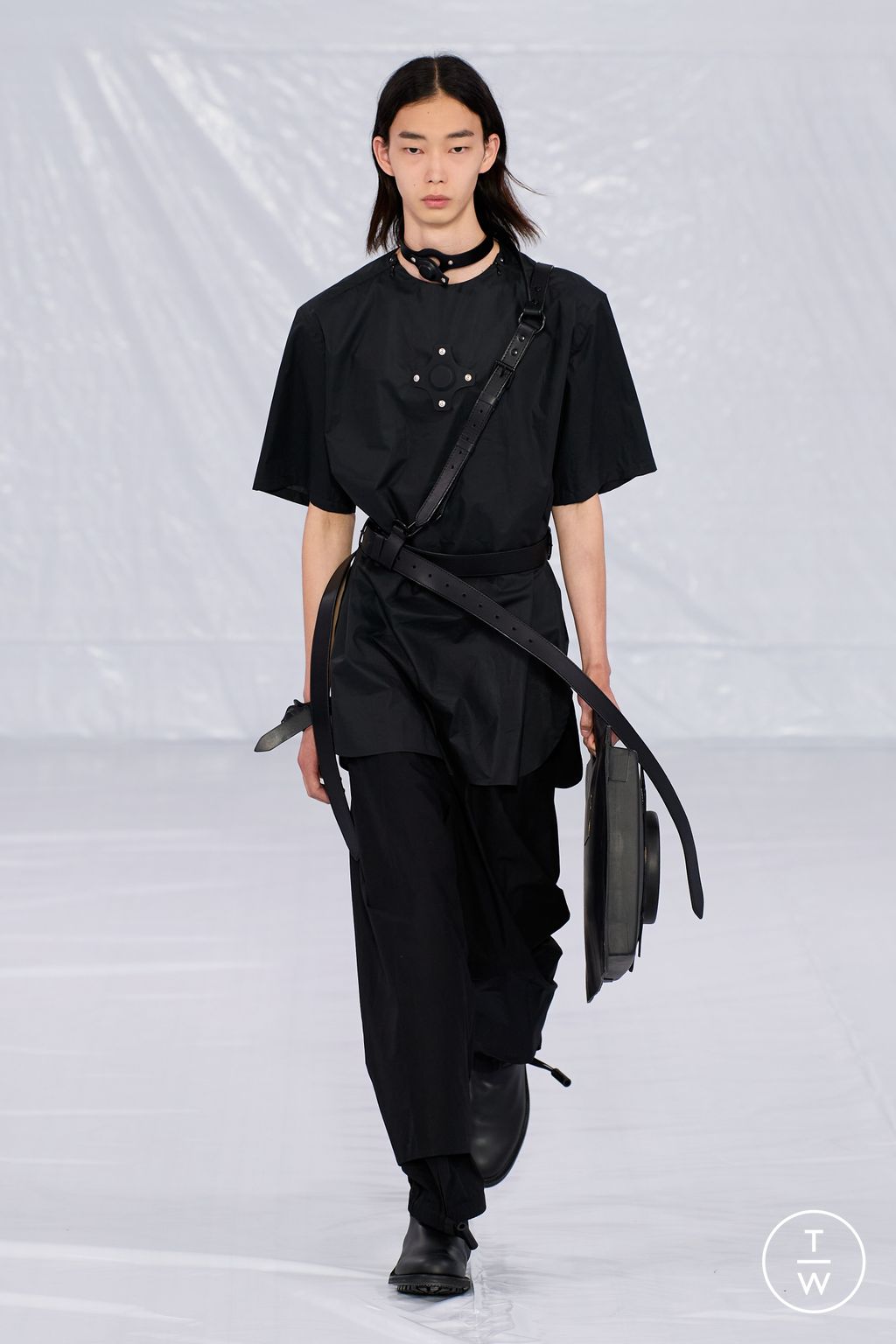 Fashion Week Paris Spring/Summer 2023 look 9 de la collection Craig Green menswear