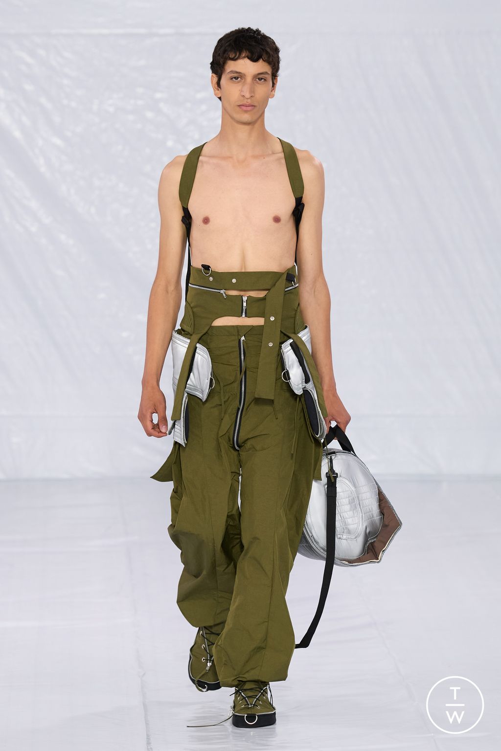 Fashion Week Paris Spring/Summer 2023 look 13 from the Craig Green collection menswear