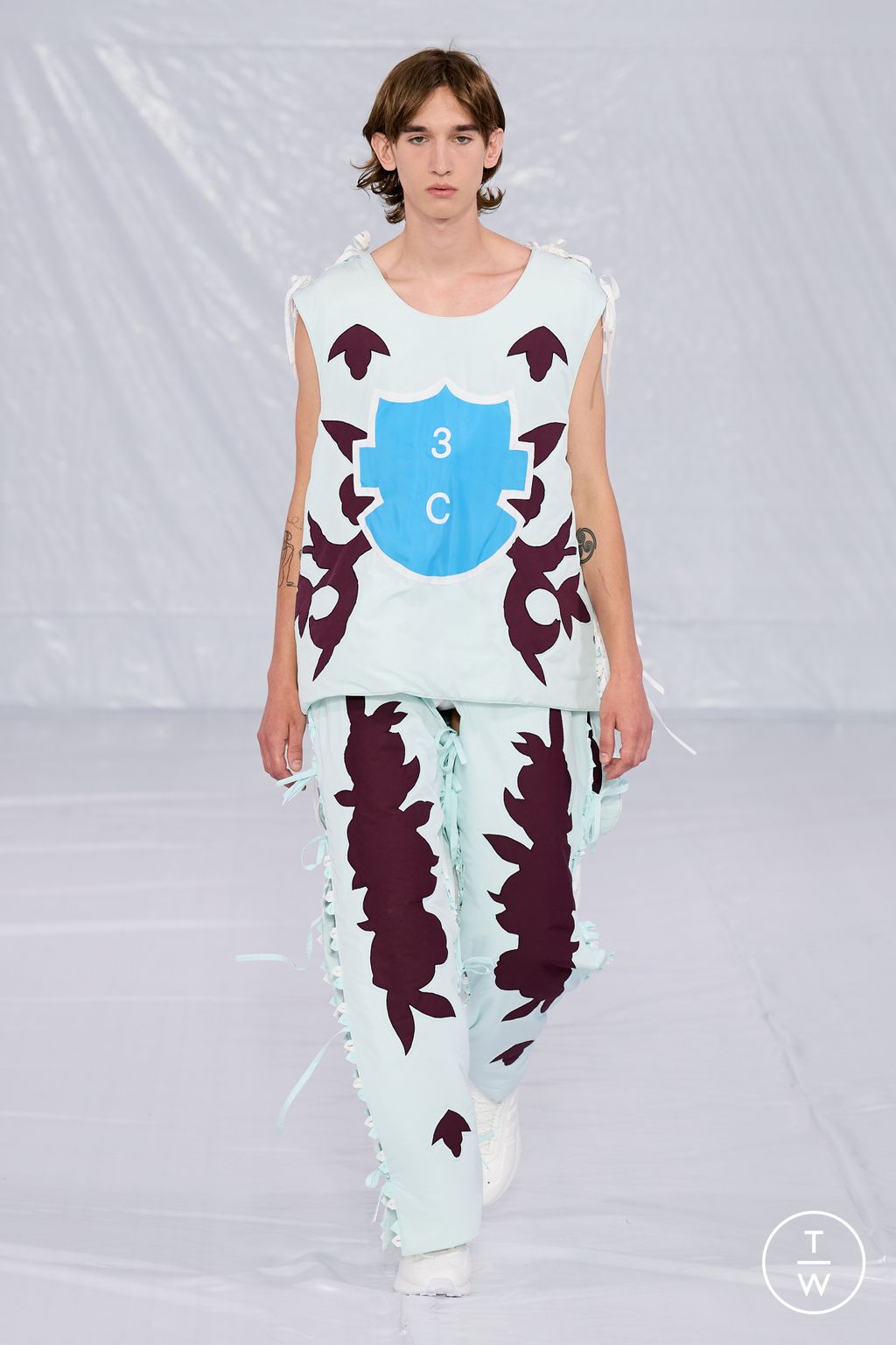 Fashion Week Paris Spring/Summer 2023 look 32 from the Craig Green collection 男装