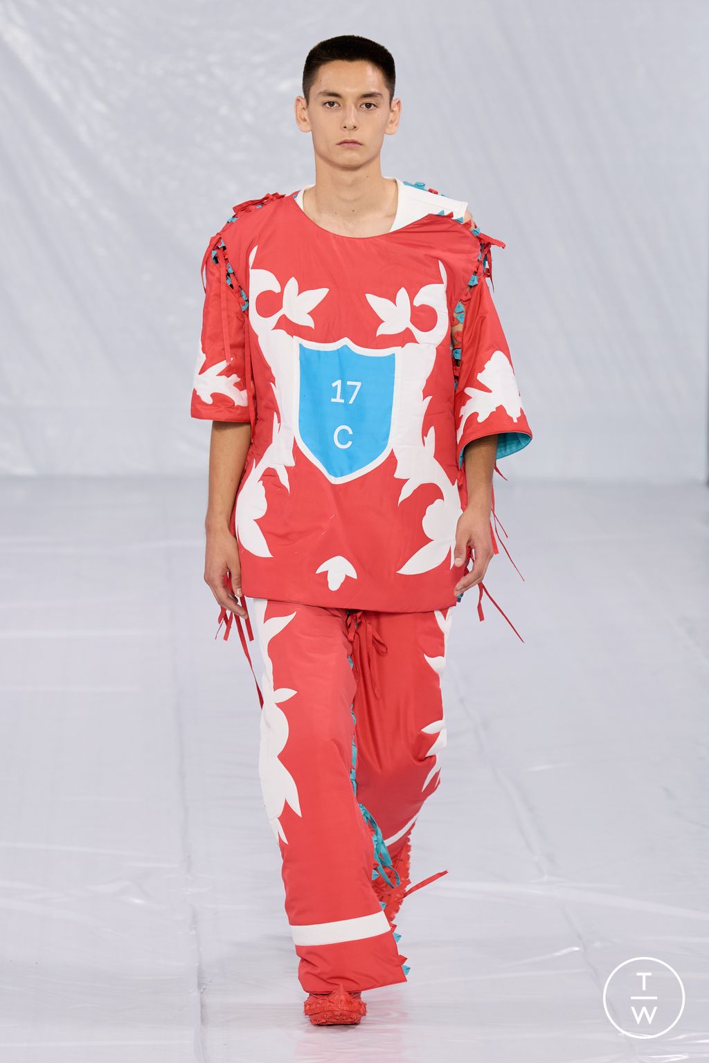 Fashion Week Paris Spring/Summer 2023 look 34 from the Craig Green collection 男装
