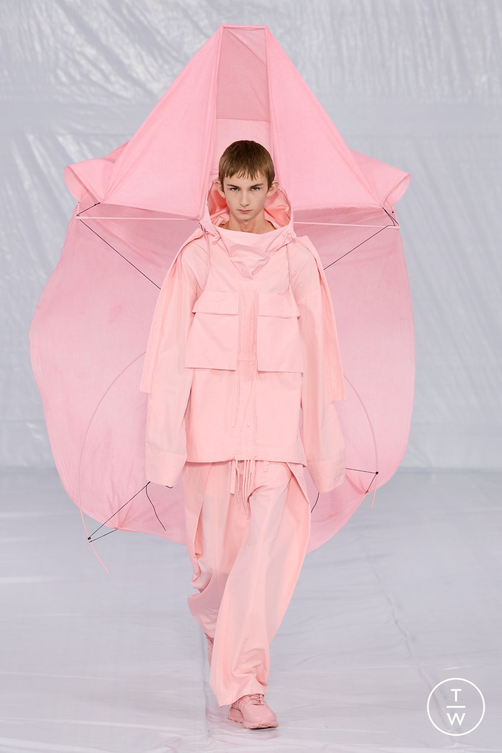 Fashion Week Paris Spring/Summer 2023 look 37 from the Craig Green collection 男装