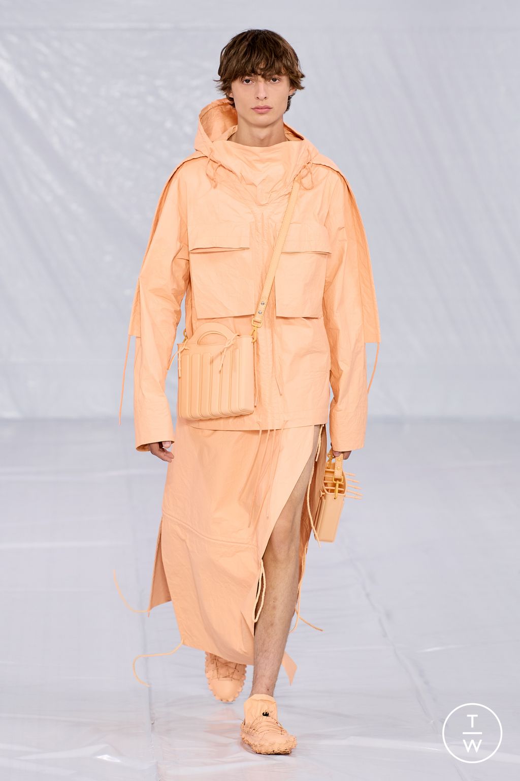 Fashion Week Paris Spring/Summer 2023 look 44 from the Craig Green collection 男装