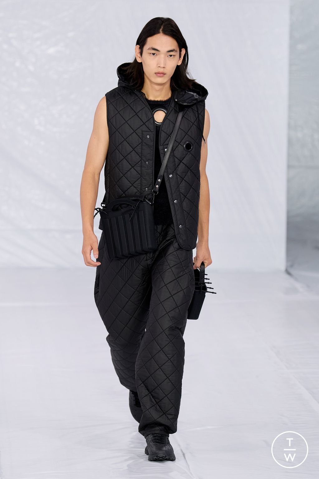 Fashion Week Paris Spring/Summer 2023 look 49 from the Craig Green collection 男装