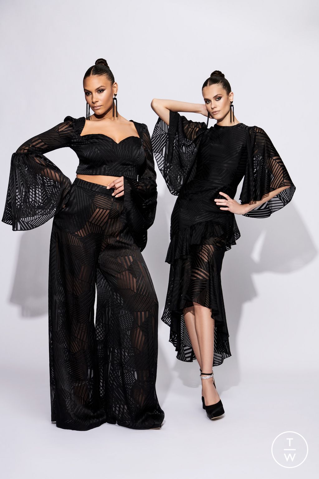 Fashion Week New York Pre-Fall 2023 look 12 from the Christian Siriano collection 女装
