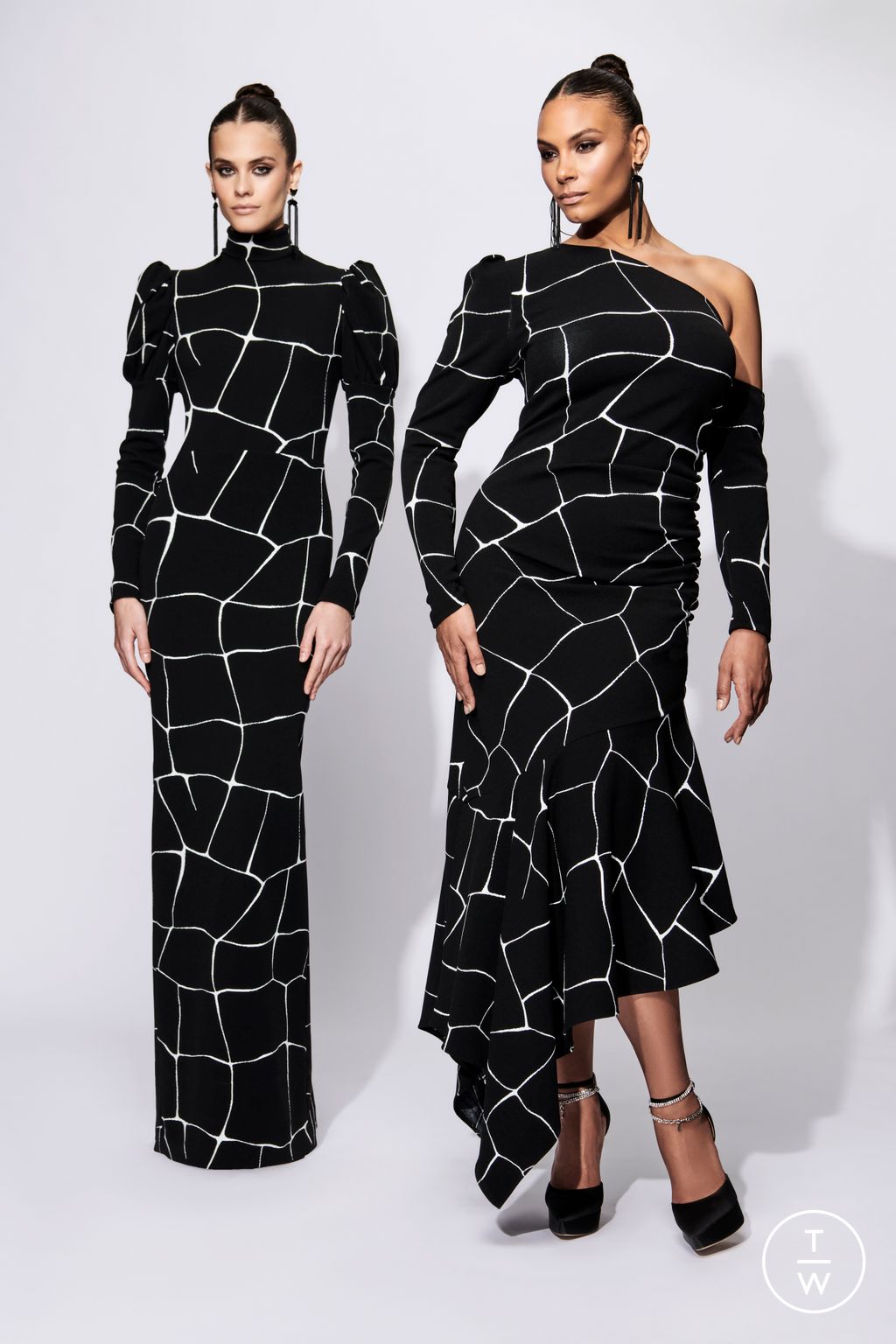 Fashion Week New York Pre-Fall 2023 look 15 from the Christian Siriano collection womenswear