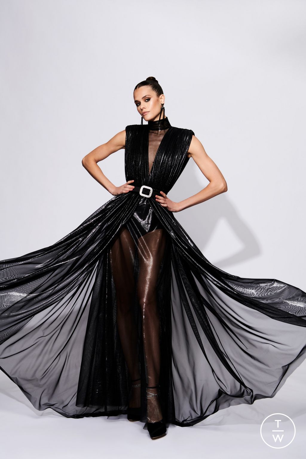 Fashion Week New York Pre-Fall 2023 look 22 from the Christian Siriano collection 女装
