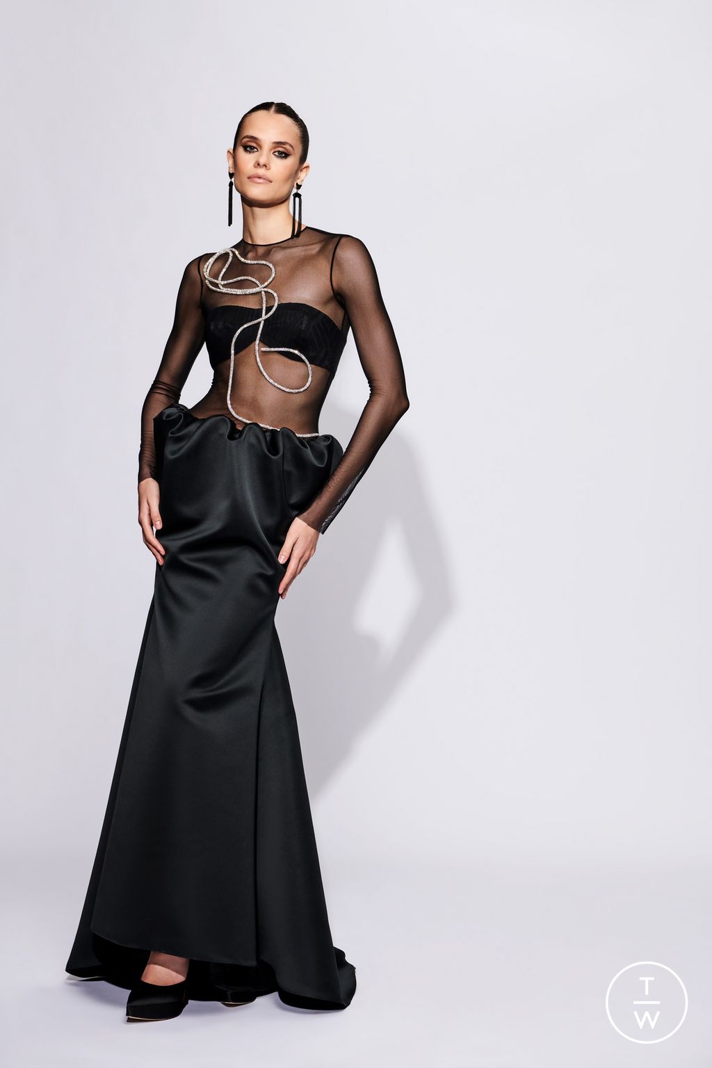 Fashion Week New York Pre-Fall 2023 look 28 from the Christian Siriano collection womenswear