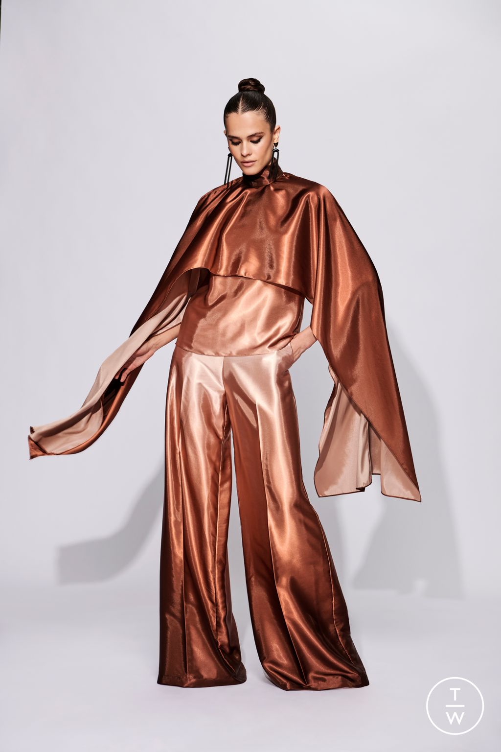 Fashion Week New York Pre-Fall 2023 look 3 from the Christian Siriano collection womenswear