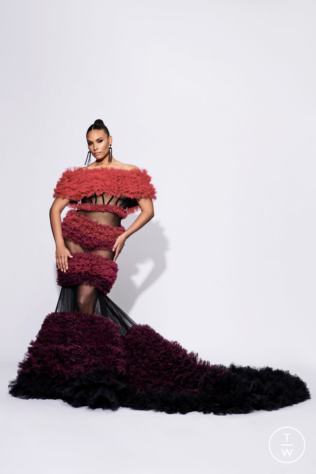 Fashion Week New York Pre-Fall 2023 look 38 from the Christian Siriano collection womenswear
