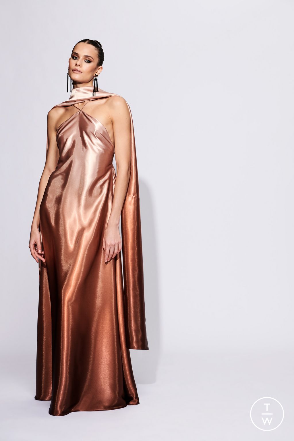 Fashion Week New York Pre-Fall 2023 look 4 from the Christian Siriano collection womenswear