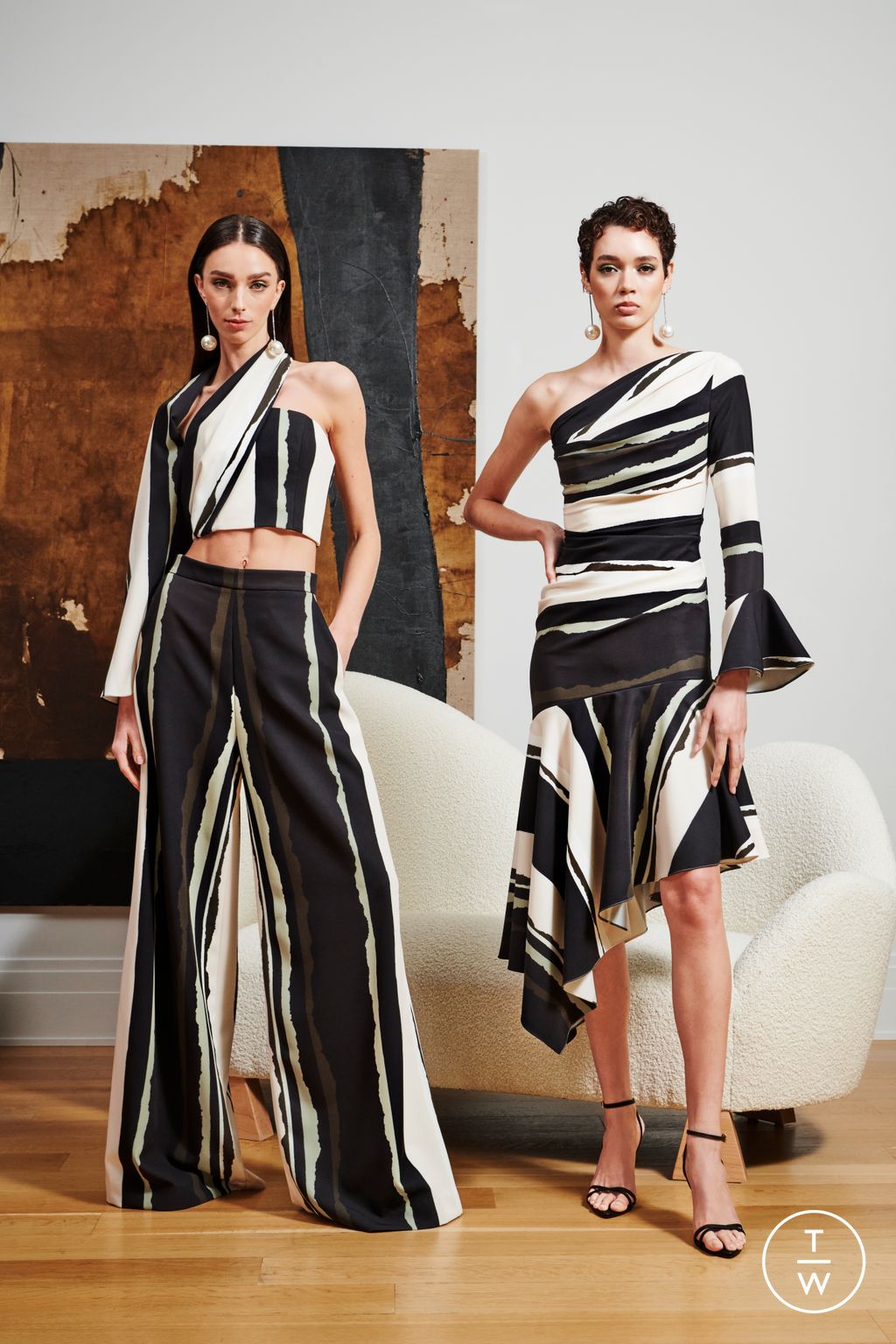 Fashion Week New York Resort 2024 look 8 from the Christian Siriano collection 女装