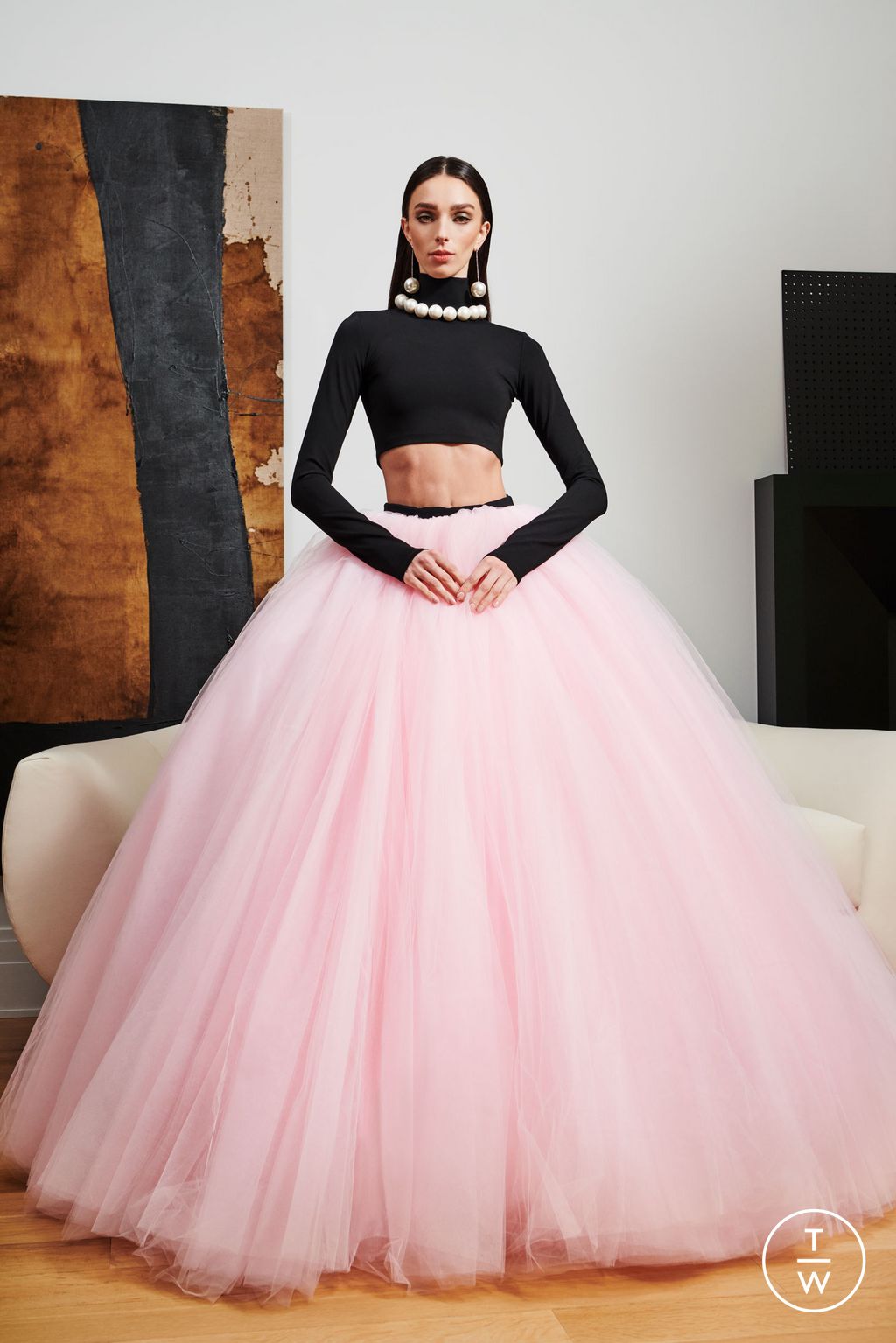 Fashion Week New York Resort 2024 look 24 from the Christian Siriano collection 女装