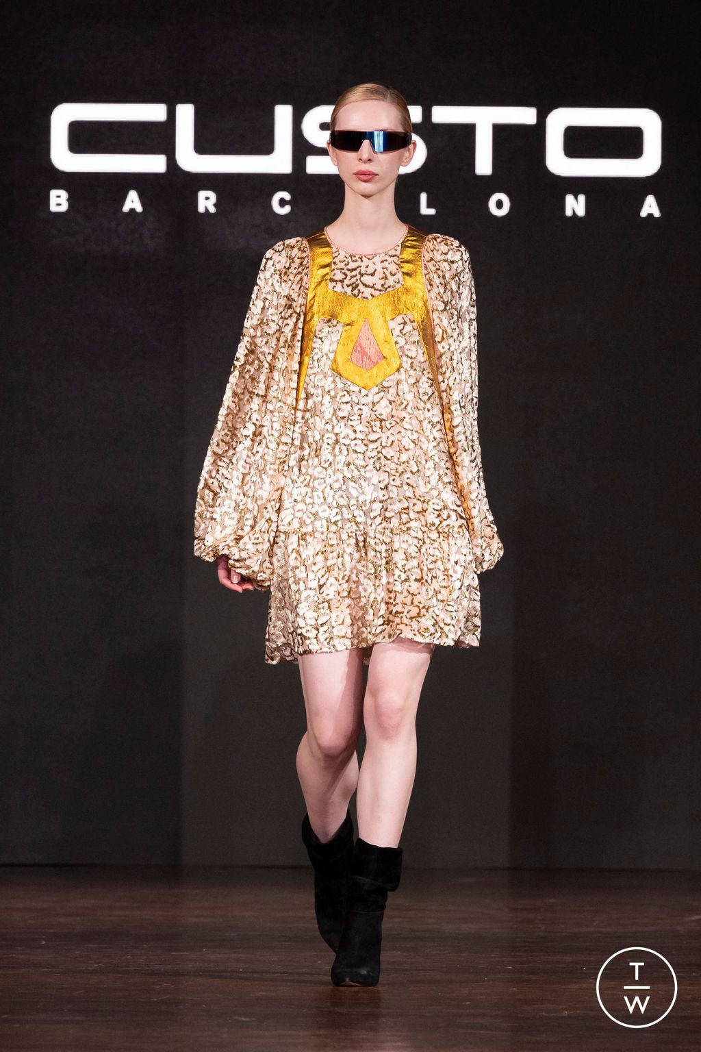 Fashion Week Milan Fall/Winter 2024 look 15 from the Custo Barcelona collection 女装
