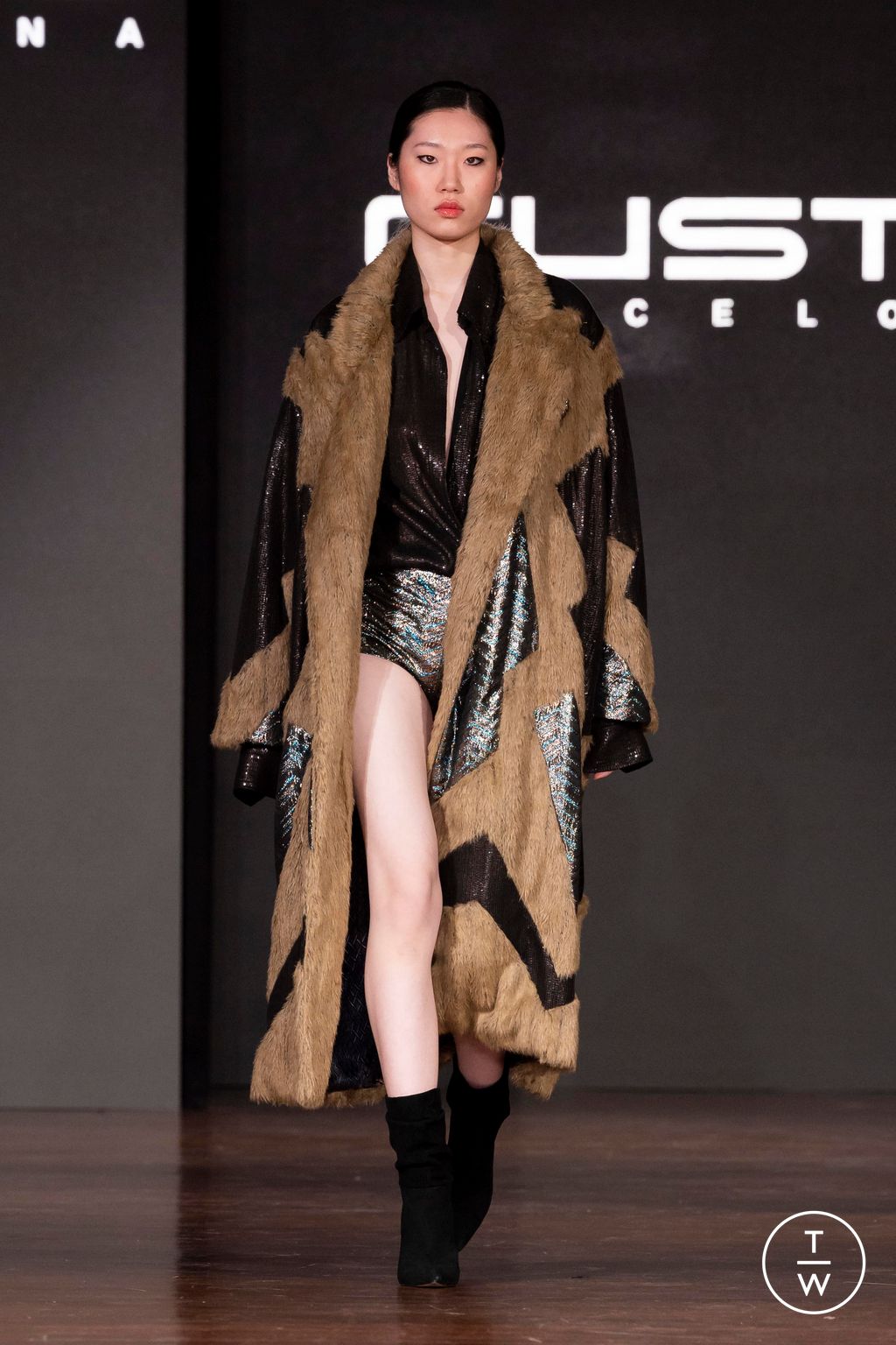 Fashion Week Milan Fall/Winter 2024 look 21 from the Custo Barcelona collection 女装