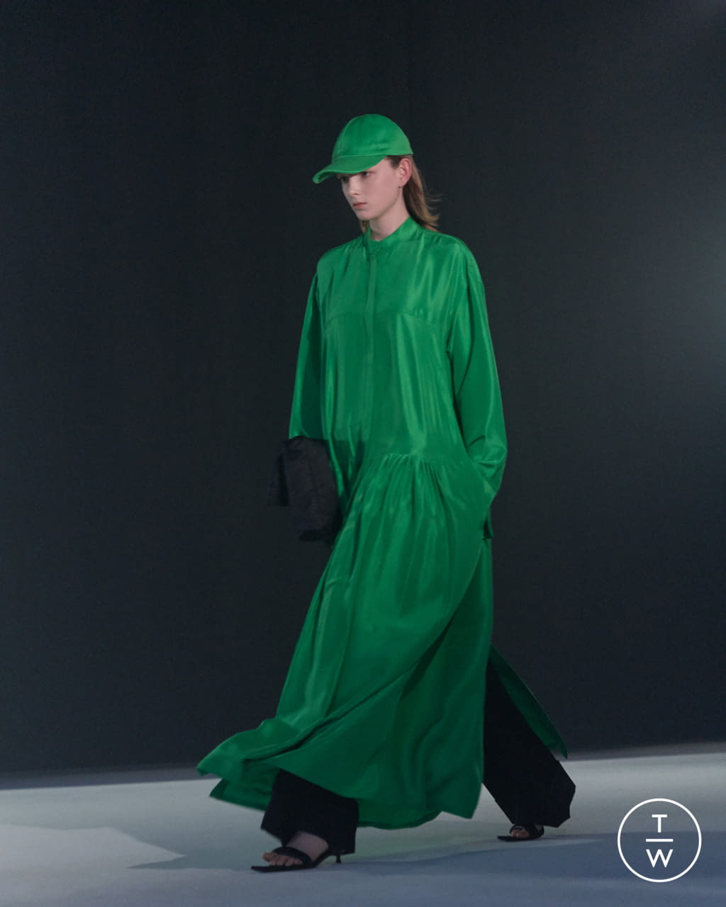 Fashion Week Paris Fall/Winter 2022 look 11 de la collection Christian Wijnants womenswear