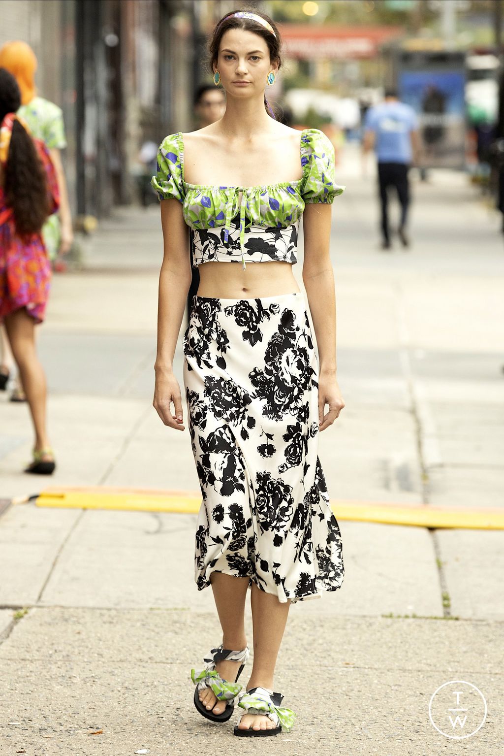 Fashion Week New York Spring/Summer 2023 look 3 from the SNOW XUE GAO collection womenswear