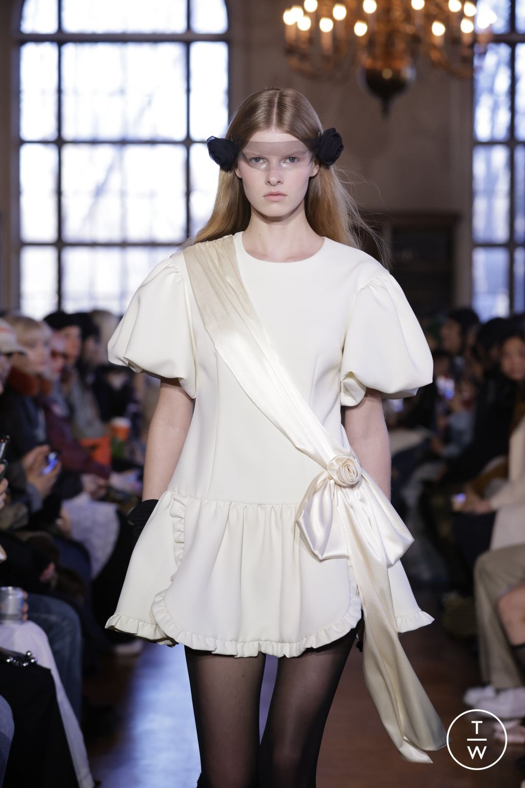 Fashion Week New York Fall/Winter 2023 look 3 from the Sandy Liang collection 女装配饰