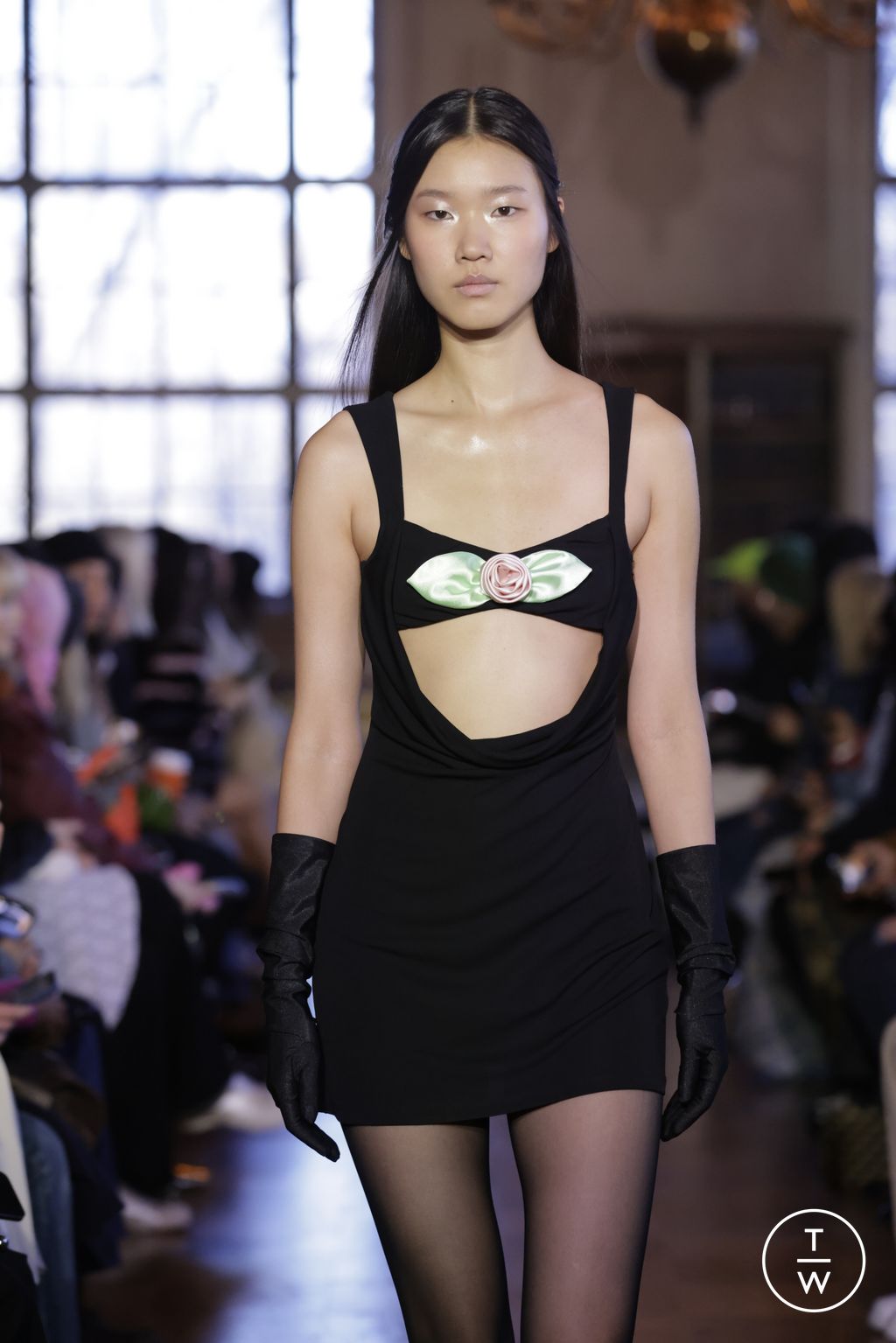 Fashion Week New York Fall/Winter 2023 look 10 de la collection Sandy Liang womenswear accessories
