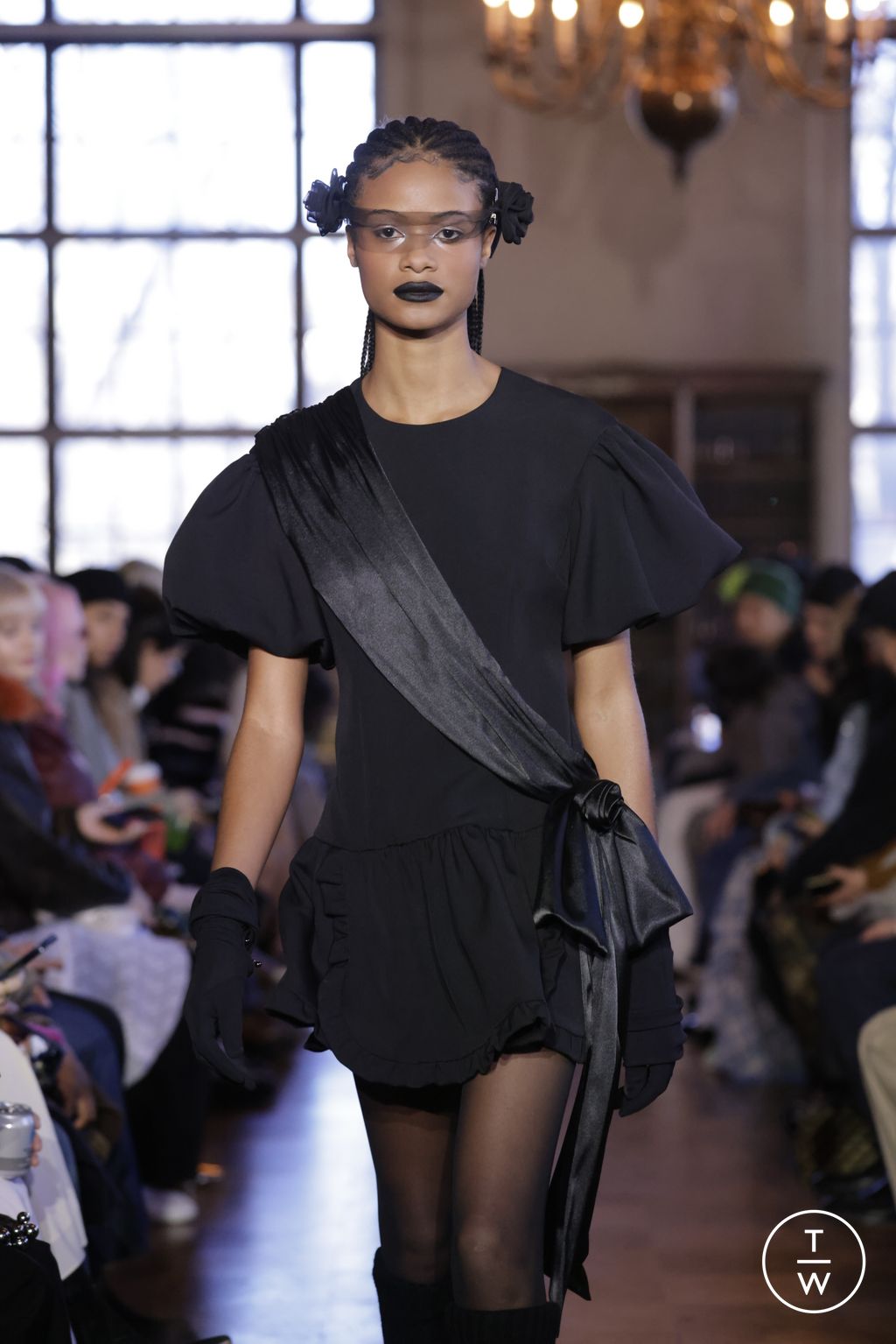 Fashion Week New York Fall/Winter 2023 look 8 from the Sandy Liang collection 女装配饰