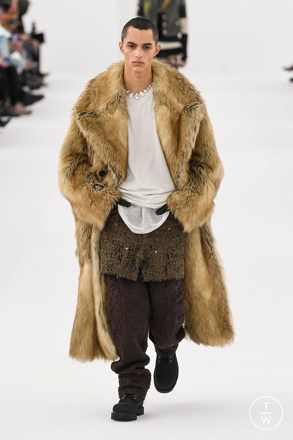 Fashion Week Paris Fall/Winter 2023 look 10 de la collection Givenchy menswear