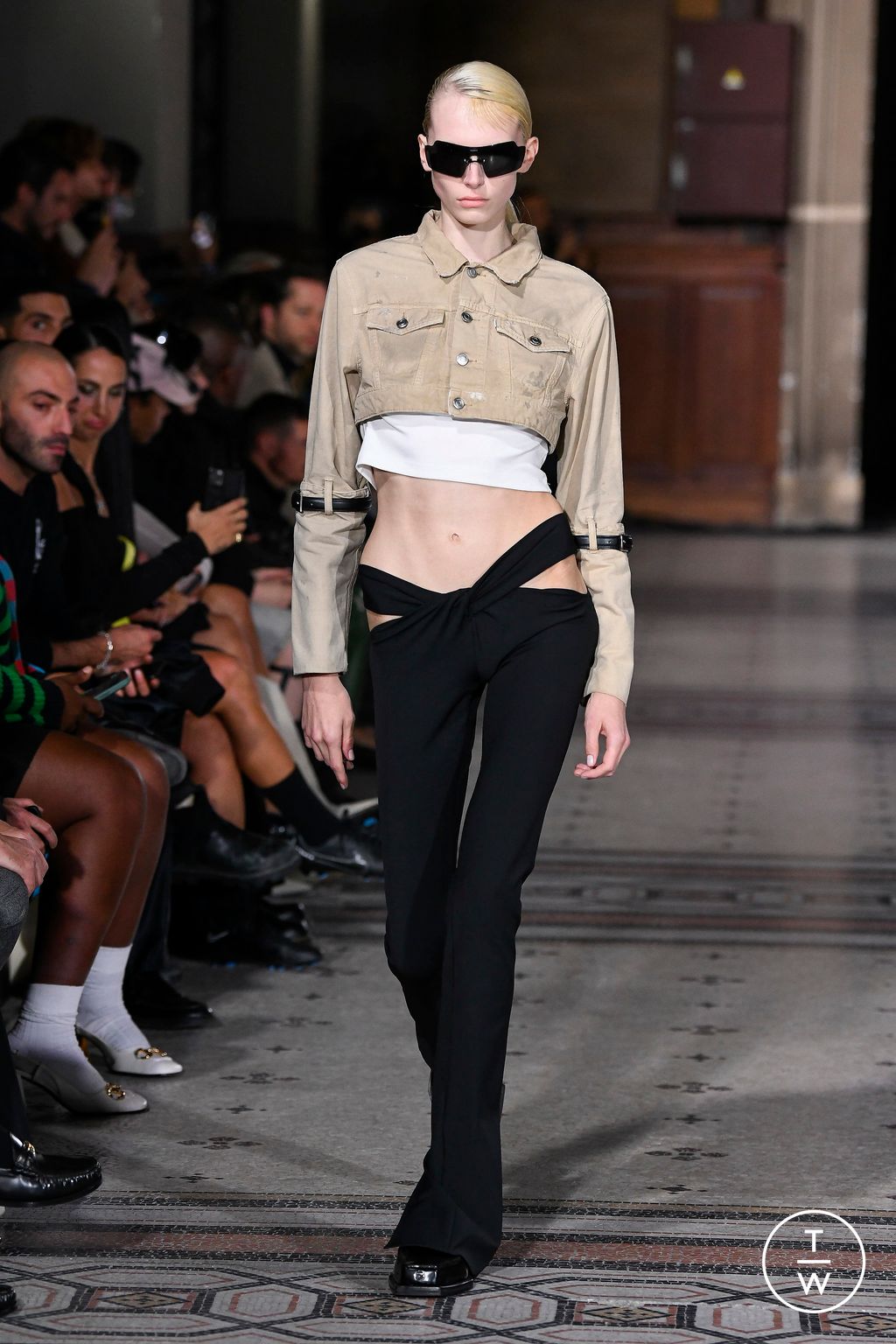 Fashion Week Paris Spring/Summer 2023 look 28 from the Coperni collection 女装