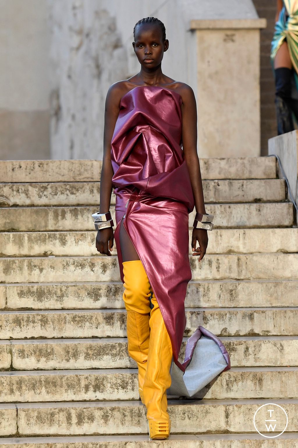 Fashion Week Paris Spring/Summer 2023 look 30 from the Rick Owens collection 女装