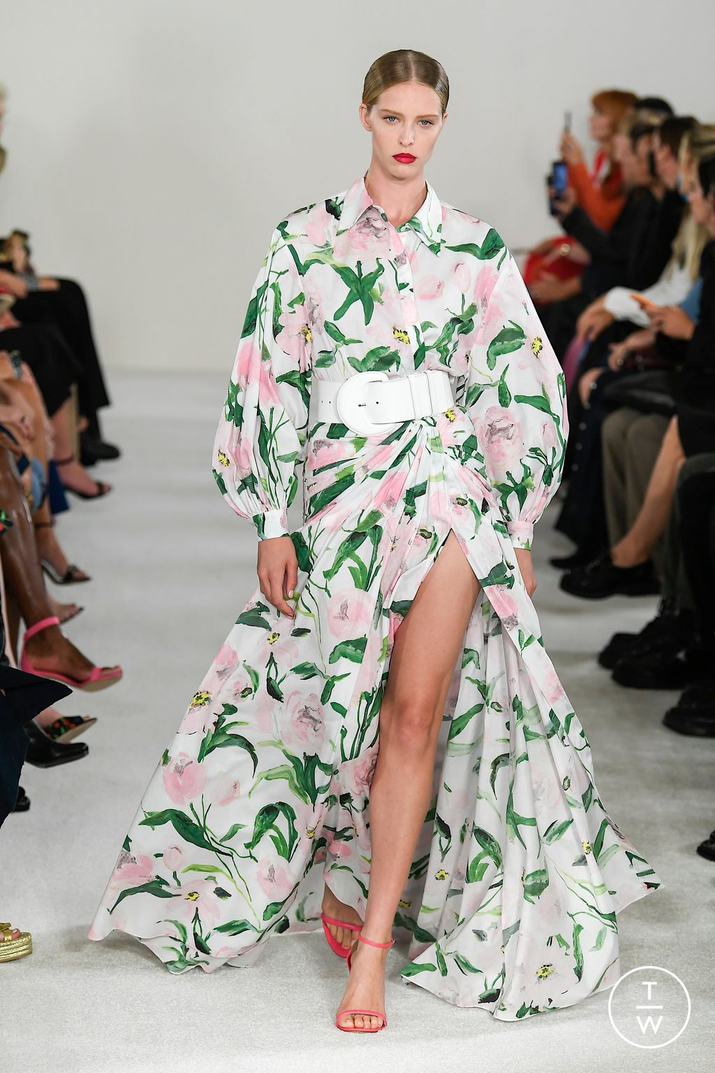 Fashion Week New York Spring/Summer 2023 look 45 from the Carolina Herrera collection 女装