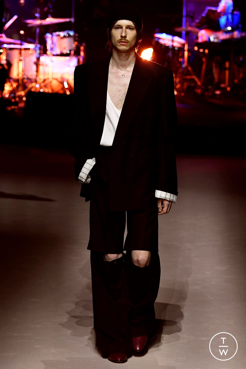 Fashion Week Milan Fall/Winter 2023 look 14 from the Gucci collection menswear