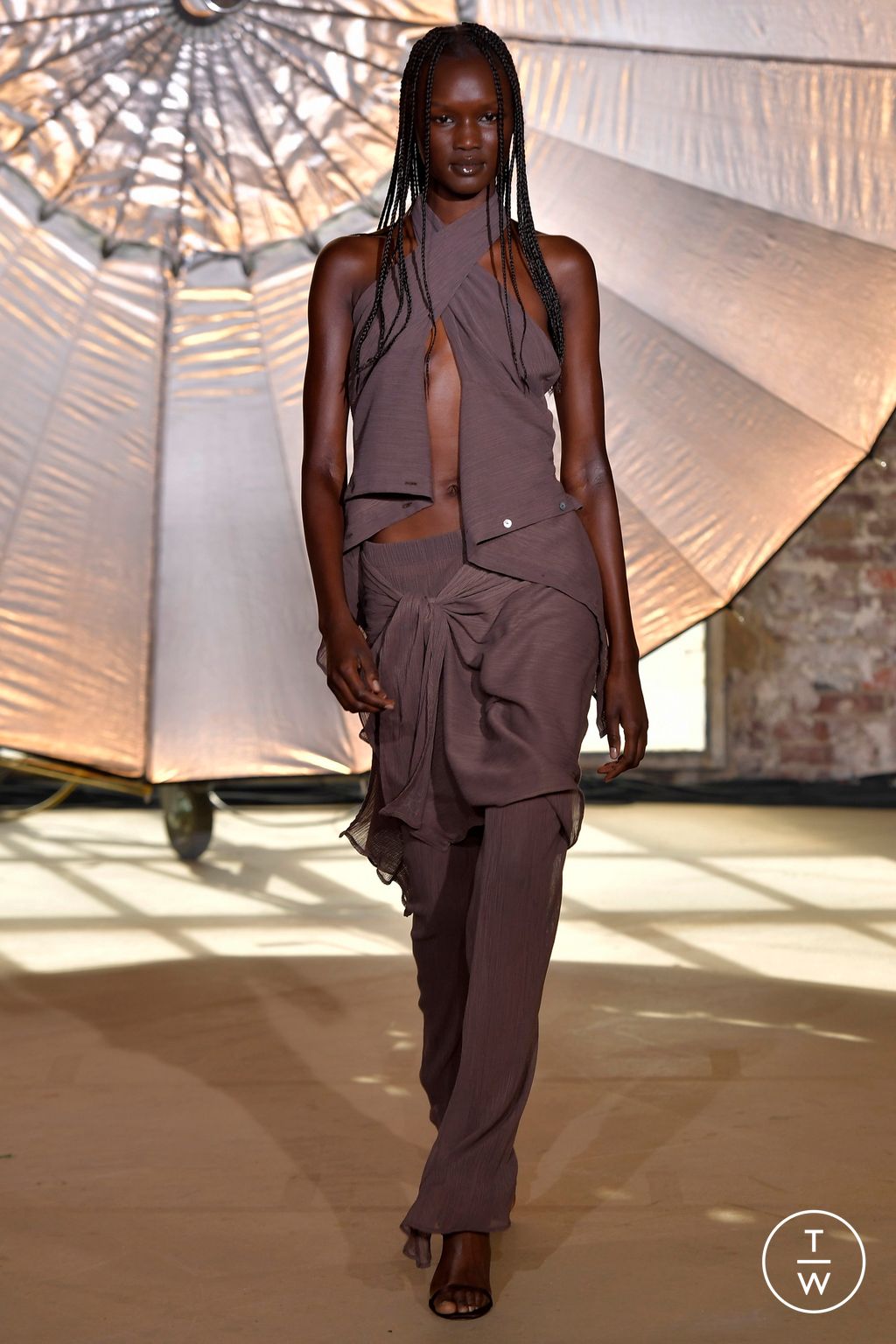 Fashion Week Paris Spring/Summer 2023 look 16 from the Ludovic de Saint Sernin collection 女装