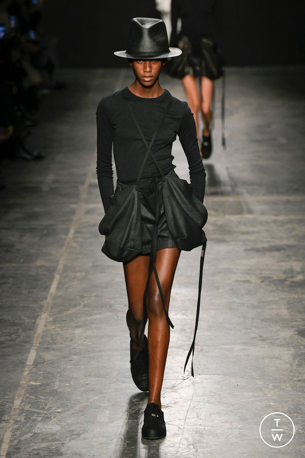 Fashion Week Paris Spring/Summer 2023 look 17 from the Ann Demeulemeester collection womenswear