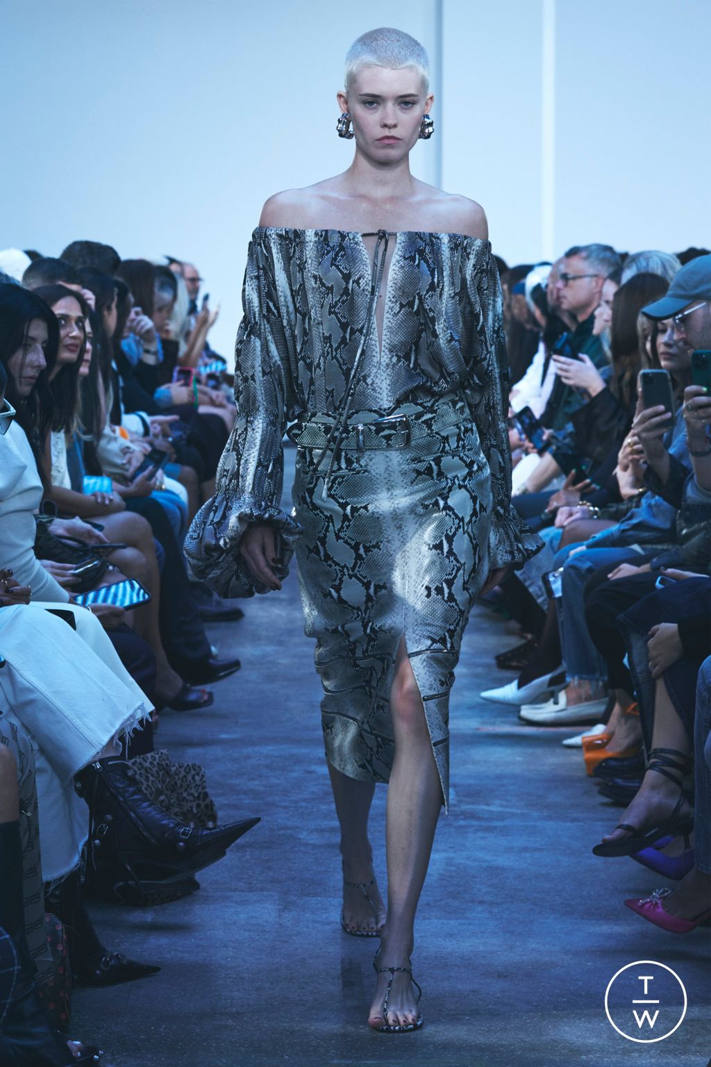 Fashion Week New York Spring/Summer 2023 look 24 de la collection Khaite womenswear