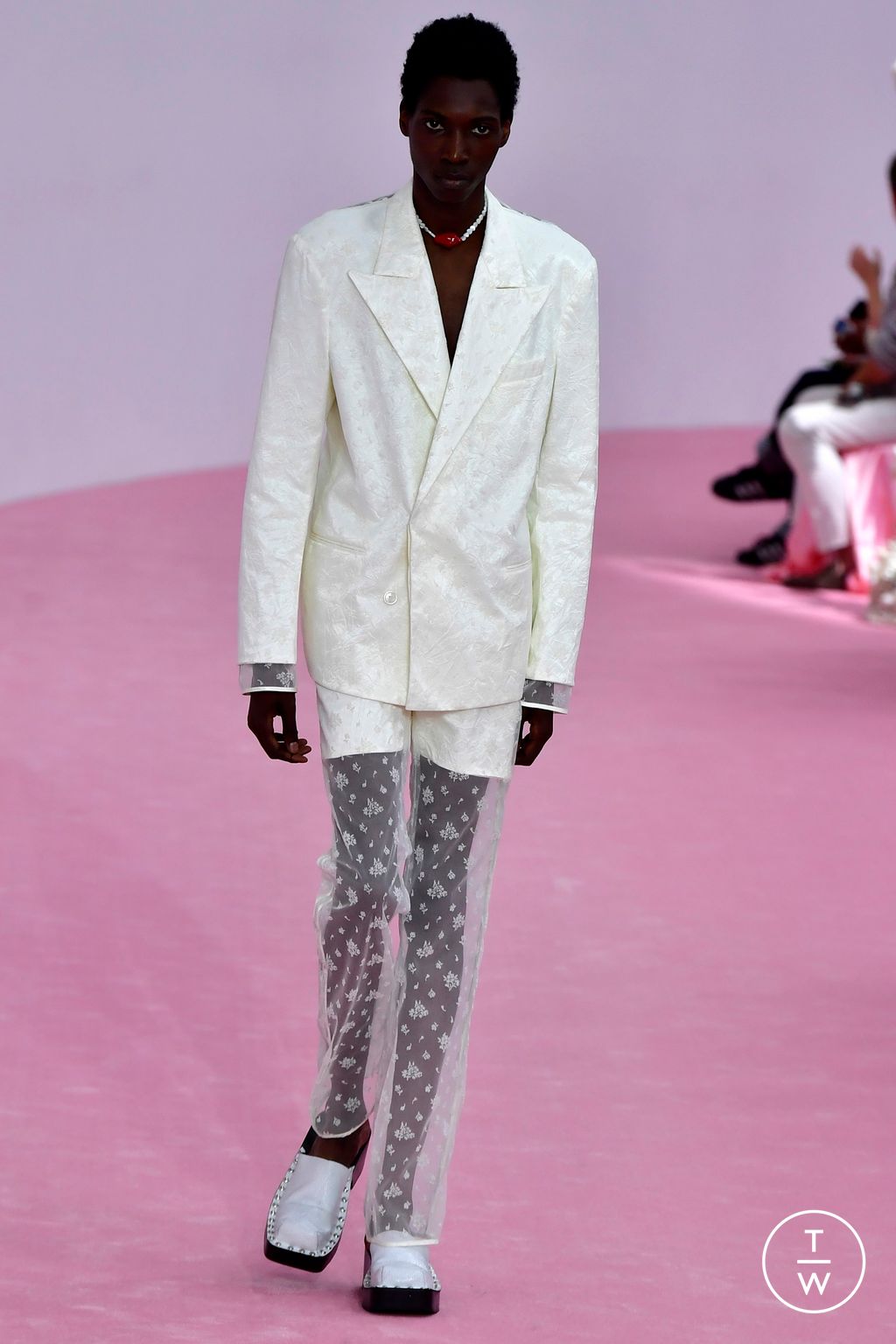 Fashion Week Paris Spring/Summer 2023 look 42 from the Acne Studios collection 女装