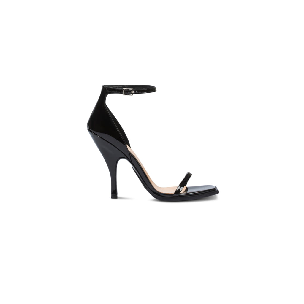 Fashion Week Milan Spring/Summer 2019 look 23 from the Ermanno Scervino collection 女装配饰