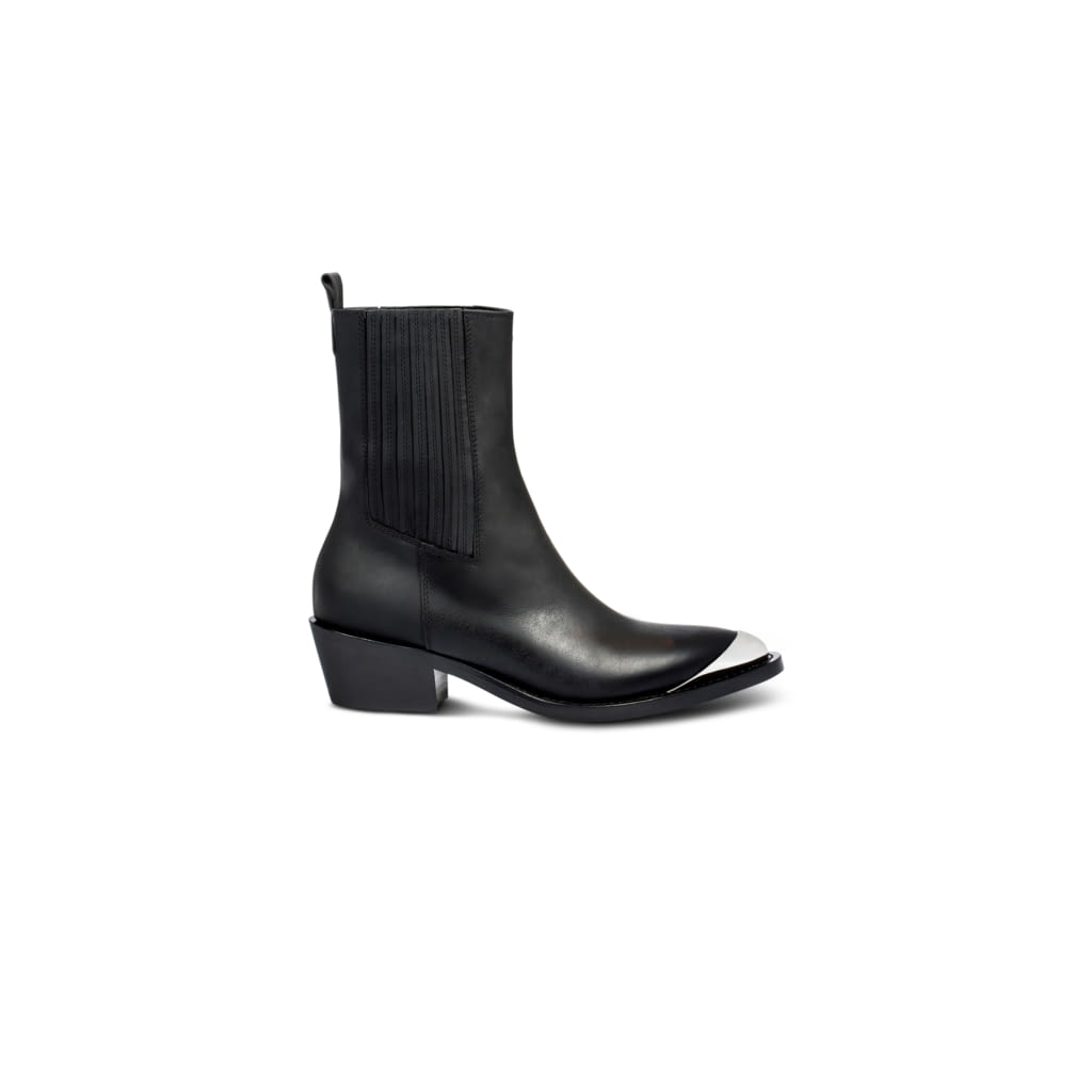 Fashion Week Milan Spring/Summer 2019 look 32 from the Ermanno Scervino collection womenswear accessories