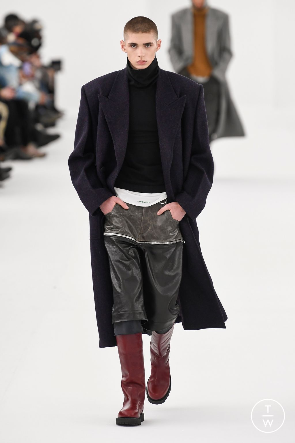 Fashion Week Paris Fall/Winter 2023 look 5 from the Givenchy collection menswear