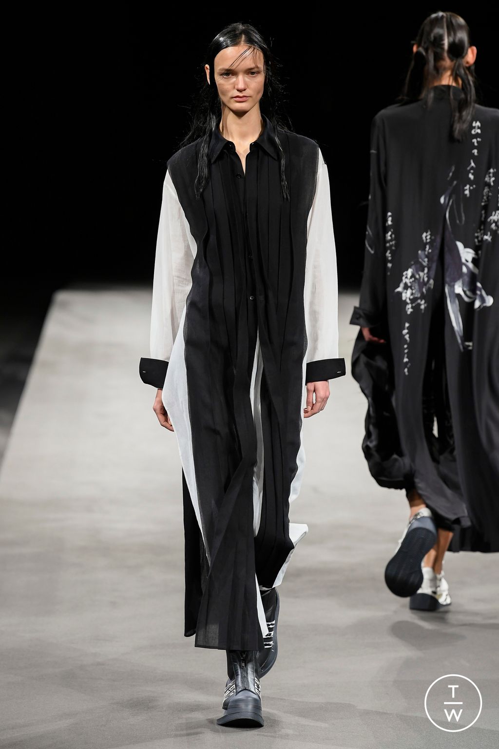 Yohji Yamamoto SS23 womenswear #18 - Tagwalk: The Fashion Search Engine