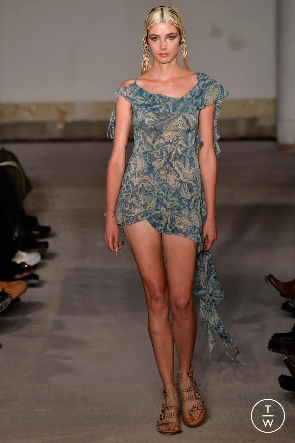 Fashion Week London Spring/Summer 2023 look 10 from the KNWLS collection 女装